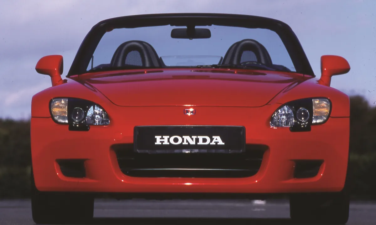 Honda S2000 AP1 w oficjalnym materiale prasowym Hondy z okresu debiutu modelu.