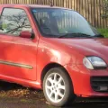 Edycję Sporting Michael Schumacher Fiat wypuścił na przełomie 2000 i 2001 roku, żeby uczcić pierwszy tytuł mistrza świata Niemca dla Ferrari. Czerwień była tu obowiązkowa — barwy Scuderii nie znosiły kompromisu.