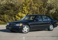 S 500 Grand Edition: pięciolitrowe V8 M119 uchodzi wśród znawców za najbardziej zrównoważony wybór w gamie — osiągi godne Klasy S bez ekstrawagancji dwunastki.