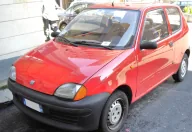 Przez cztery lata, od 1999 do 2002 roku, żaden nowy samochód nie sprzedawał się w Polsce lepiej niż Seicento. Czerwień na osiedlowym parkingu stała się znakiem przełomu wieków.
