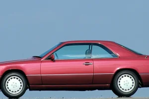 Mercedes-Benz coupé serii modelowej 124. Od 1990 roku model 200 CE produkowano na eksport do Włoch.