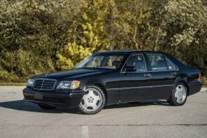 S 500 Grand Edition: pięciolitrowe V8 M119 uchodzi wśród znawców za najbardziej zrównoważony wybór w gamie — osiągi godne Klasy S bez ekstrawagancji dwunastki.