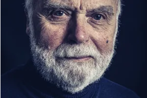 Bruno Sacco (1933-2024) - Chief Designer Mercedes-Benz w latach 1975-1999. Urodził się w Udine, studiował w Turynie, ćwierć wieku kierował wzornictwem niemieckiej marki z Sindelfingen.