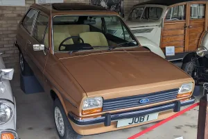 Ford Fiesta Ghia z 1977 roku — topowa odmiana pierwszej generacji, ochrzczona nazwą turyńskiego studia, które narysowało całe auto.