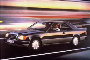 Mercedes-Benz serii 124 coupé. Zdjęcie z roku debiutu 1987.