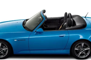Type S w Apex Blue. Dla pokolenia wychowanego na japońskiej motoryzacji ten odcień znaczył więcej niż katalogowa nazwa — roadster jako deklaracja.