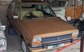 Ford Fiesta Ghia z 1977 roku — topowa odmiana pierwszej generacji, ochrzczona nazwą turyńskiego studia, które narysowało całe auto.
