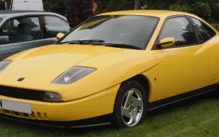 Broom Yellow — barwa, po której Fiata Coupé rozpoznaje się z drugiego końca parkingu. Ostre cięcia nadwozia to podpis Chrisa Bangle'a.