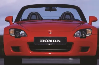 Honda S2000 AP1 w oficjalnym materiale prasowym Hondy z okresu debiutu modelu.