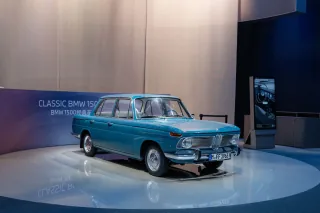 BMW 1500 na wystawie BMW Classic. Rejestracja M-FF 1963 H zdradza rocznik — jeden z pierwszych egzemplarzy BMW 1500 na wystawie BMW Classic. Rejestracja M-FF 1963 H zdradza rocznik — jeden z pierwszych egzemplarzy