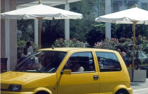 Żółty Sporting z fabrycznej sesji. Dziś to najbardziej poszukiwana i najdroższa wersja Cinquecento. *fot. Stellantis Heritage / archiwum Fiata*