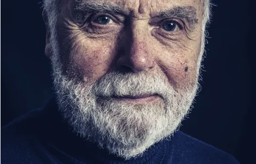 Bruno Sacco (1933-2024) - Chief Designer Mercedes-Benz w latach 1975-1999. Urodził się w Udine, studiował w Turynie, ćwierć wieku kierował wzornictwem niemieckiej marki z Sindelfingen.
