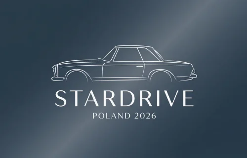 Minimalistyczna ilustracja eventowa StarDrive Poland 2026 — sylwetka Mercedesa W113 Pagoda na srebrno-niebieskim tle