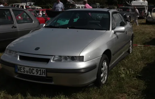Opel Calibra sprzed liftingu: czysta, opływowa bryła, która w 1989 roku była najbardziej aerodynamicznym autem seryjnym świata. To nią zaczęła się cała historia.