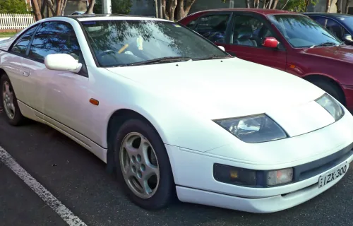 Opływowa bryła drugiego 300ZX (Z32) z 1990 roku — auto, które Nissan projektował na superkomputerze Cray. Egzemplarz w wersji z dachem T-top.