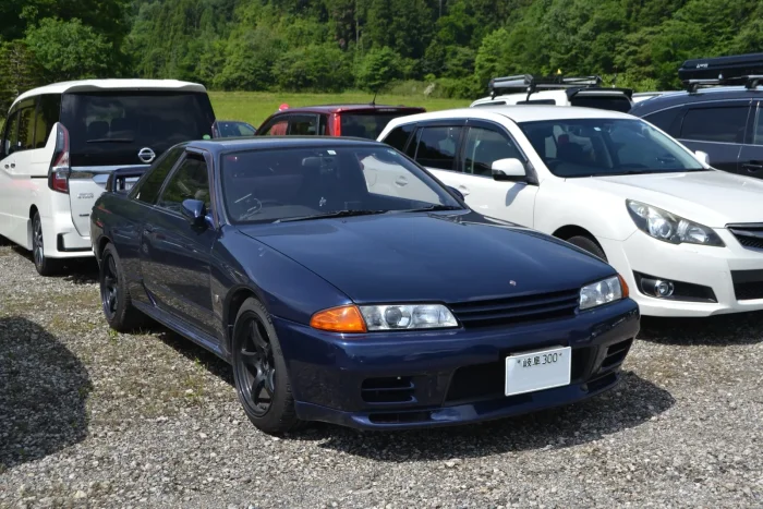 R32 w wersji V-Spec — 1396 egzemplarzy z hamulcami Brembo i przestrojoną ATTESĄ. Po nim przyszedł V-Spec II w liczbie 1306 sztuk, a jedyną różnicą wobec poprzednika były szersze opony.