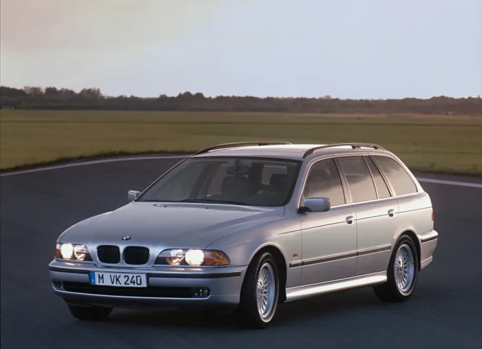 BMW 5 Series Touring E39 — kombi dołączyło do gamy w 1997 roku, półtora roku po premierze sedana.