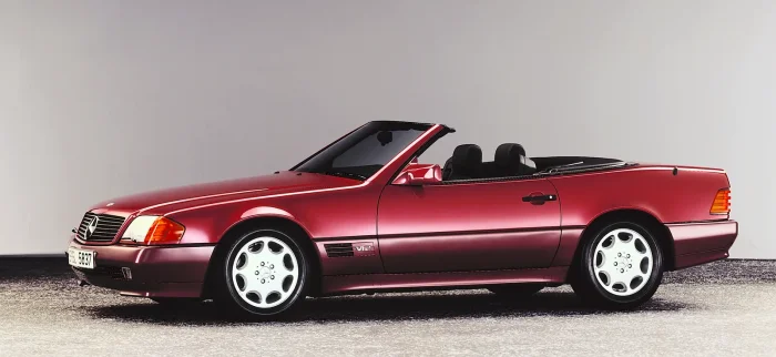600 SL z 1992 roku — premiera wersji V12. Pierwszy V12 w historii roadsterów Mercedesa. M120 6.0L 394 KM pozostał niezmieniony aż do końca produkcji R129 w 2001 roku.
