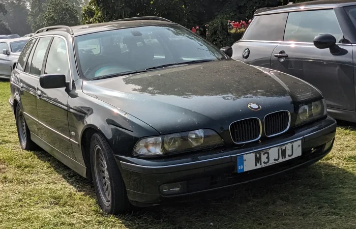 530d SE Touring po liftingu — najbardziej pożądany diesel w kombi E39, z sześciocylindrowym M57 i mocą do 193 KM.