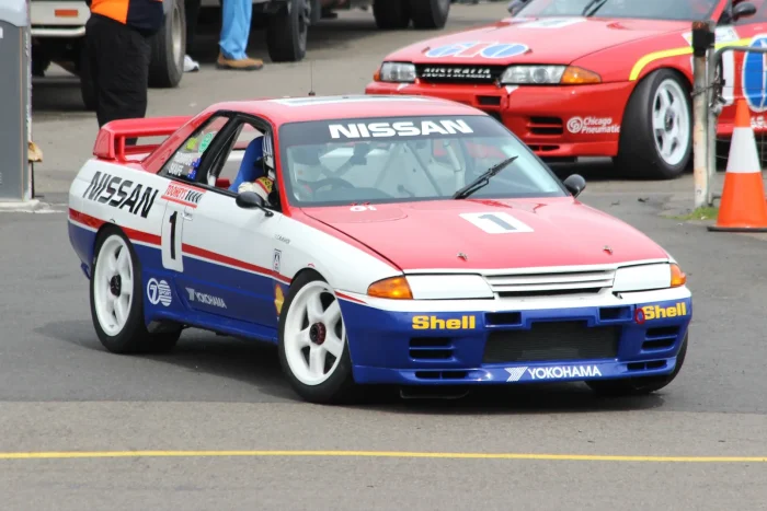 Wyścigowy R32 w barwach fabrycznego zespołu. Bathurst 1000 Skyline wygrał w 1991 i 1992 roku, i to mimo obciążeń wyrównawczych, które dokładali mu organizatorzy.