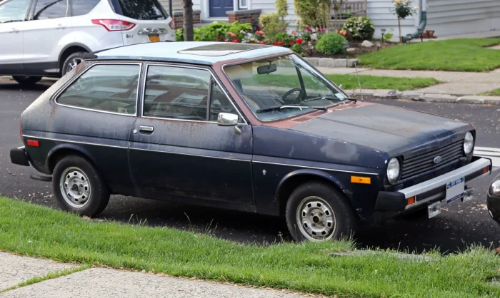 Fiesta Ghia w specyfikacji amerykańskiej: masywne zderzaki i okrągłe reflektory sealed beam. Za ocean trafiał najmocniejszy, 91-konny Kent.