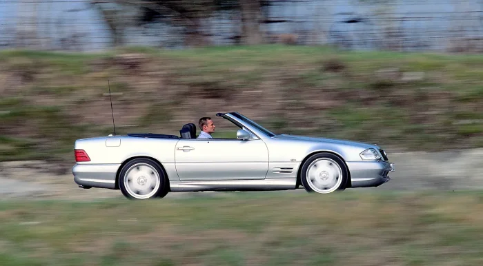 SL 73 AMG z 1999 roku — flagowiec R129. Pod maską silnik AMG M297 o pojemności 7,3 l, derywat fabrycznego M120, w wersji rozwiniętej przez Affalterbach.