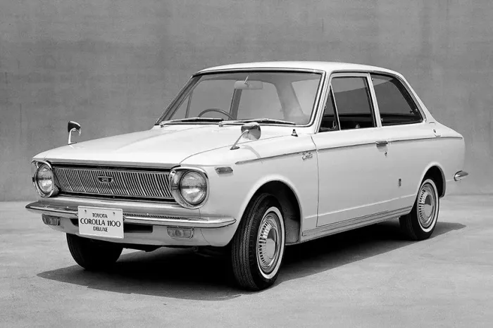 Corolla 1. generacji z 1966 r.