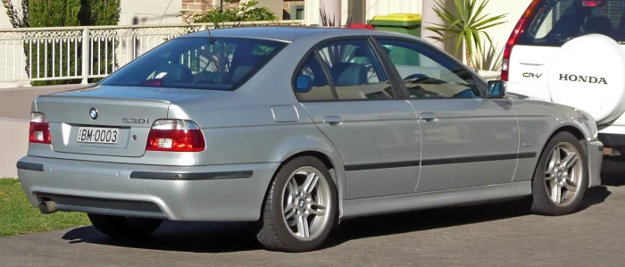 BMW 530i po liftingu — trzylitrowa jednostka M54 dała 231 KM, najwięcej spośród wolnossących szóstek w całej gamie E39.
