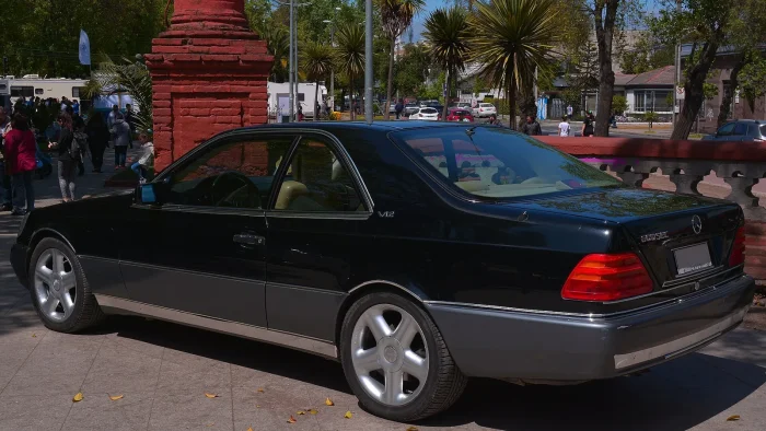 600 SEC z pierwszych roczników — nazwa przetrwała tylko do czerwca 1993 roku. Potem auto zostało S 600 Coupé, a od 1996 roku CL 600. Trzy nazwy, jedno nadwozie.
