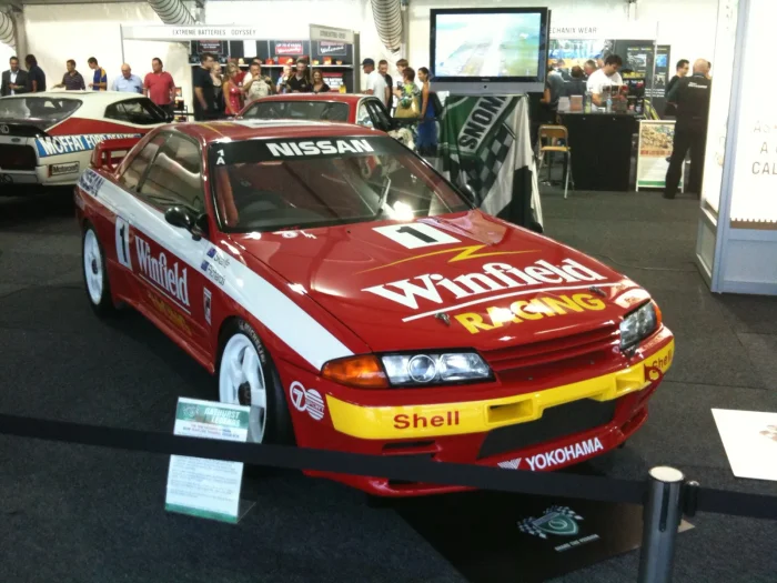 Barwy z sezonu 1992, w którym R32 wygrał Bathurst 1000 drugi raz z rzędu. Rok wcześniej wziął też klasyfikację generalną 24-godzinnego wyścigu w Spa, z najszybszym okrążeniem na koncie.
