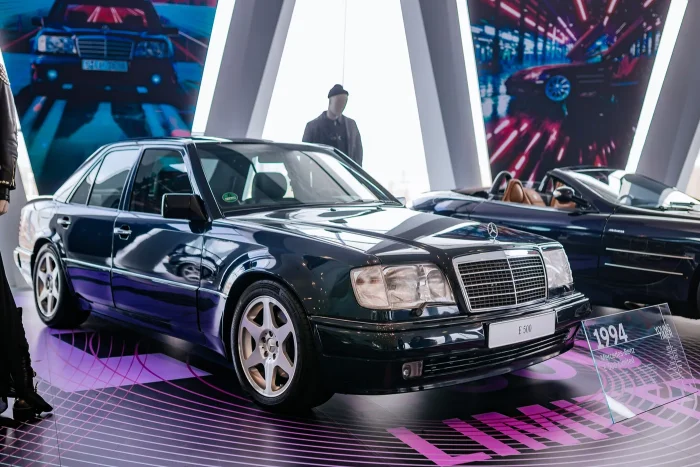 E500 Limited z 1995 roku — finałowa edycja linii, z 17-calowymi felgami „Evolution