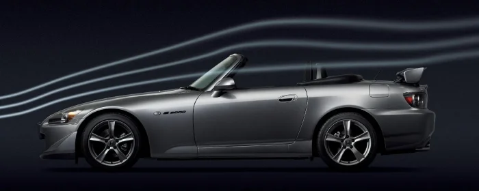 Type S w tunelu aerodynamicznym. Linie powietrza tłumaczą, dlaczego spoiler i progi nie były ozdobą — Honda dostrajała opływ, nie wygląd.
