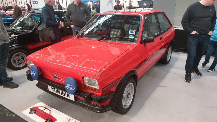 Fiesta 1.3 Supersport z 1980 roku — zapowiedź ostrzejszej jazdy. Rok później Ford wyłożył na stół XR2.
