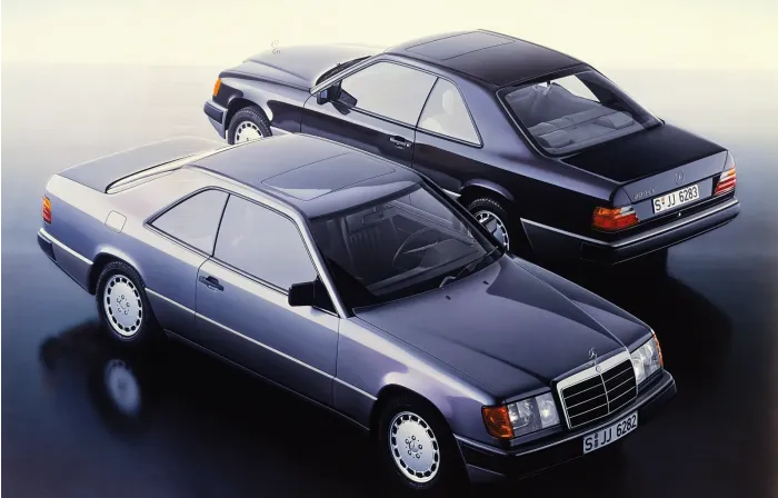 Mercedes-Benz serii 124 coupé. Jako pierwsze w 1987 roku zadebiutowały modele 230 CE oraz 300 CE.