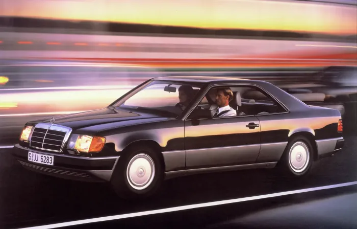 Mercedes-Benz serii 124 coupé. Zdjęcie z roku debiutu 1987.