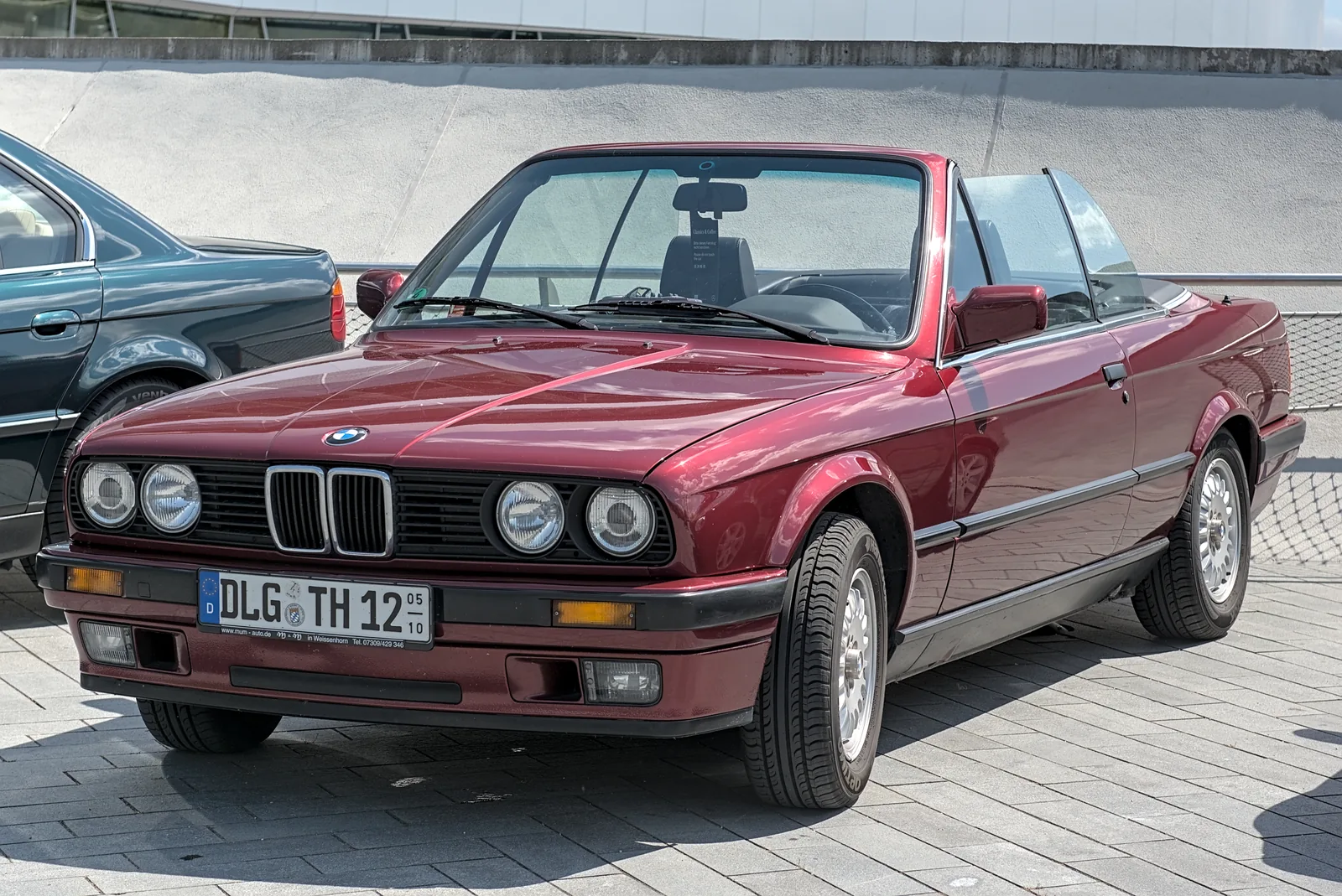 BMW E30 Cabrio — otwarta trójka i schyłek Baura