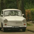 Wczesny Trabant 601 z owalem DDR przy tablicy. Konstrukcja z 1964 roku została w produkcji do wiosny 1990 — zmieniana tylko w szczegółach.