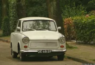 Wczesny Trabant 601 z owalem DDR przy tablicy. Konstrukcja z 1964 roku została w produkcji do wiosny 1990 — zmieniana tylko w szczegółach.