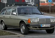 Mercedes-Benz W123 kombi (S123) z prostokątnymi reflektorami – w wersjach T nosiły je 280 TE i 300 TD Turbo, a od września 1982 wszystkie. Kołpaki i opony z białym pasem to modyfikacje właściciela. Zdjęcie: Alexander Migl, CC BY-SA 4.0