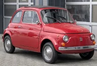 Czerwona Nuova z drzwiami zawieszonymi z przodu – tak wyglądało auto w ostatniej dekadzie produkcji. Fot. Alexander Migl, Wikimedia Commons, CC BY-SA 4.0.