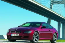 „Rebirth of an Icon” — tak w grudniu 2004 roku BMW zapowiadało powrót M6. Pod maską pracowało jedyne seryjne V10 w historii marki.