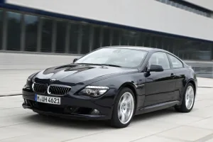650i po liftingu: wolnossące V8 4,8 litra i 367 KM. Cała gama E63 — od rzędowej szóstki po V10 — obyła się bez turbosprężarki.