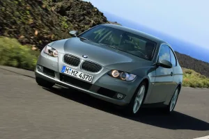 Nowe Coupé na wulkanicznej drodze, wiosna 2006. Zdjęcia prasowe powstały kilka miesięcy przed wrześniowym startem sprzedaży.