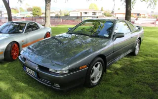 A70 w wersji 3.0 Turbo — flagowa odmiana trzeciej generacji z silnikiem 7M-GTE i mocą 235 KM. Dziś ostatnia Supra, na którą stać zwykłego pasjonata.