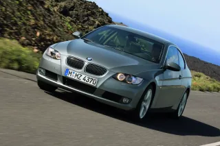 Nowe Coupé na wulkanicznej drodze, wiosna 2006. Zdjęcia prasowe powstały kilka miesięcy przed wrześniowym startem sprzedaży.