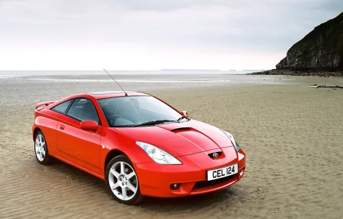 Brytyjski materiał prasowy Toyoty z przełomu wieków. Siódma Celica miała jedno nadwozie – liftback coupé 2+2 – i dwa silniki o tej samej pojemności.