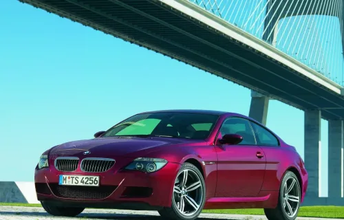 „Rebirth of an Icon” — tak w grudniu 2004 roku BMW zapowiadało powrót M6. Pod maską pracowało jedyne seryjne V10 w historii marki.