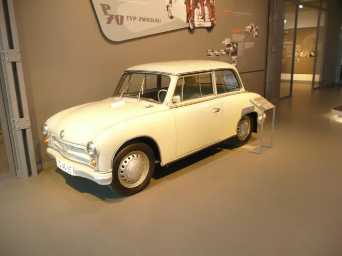 AWZ P70 w muzeum Augusta Horcha w Zwickau. Pierwszy seryjny samochód z poszyciem z duroplastu — oficjalnie nigdy nie nosił nazwy Trabant.