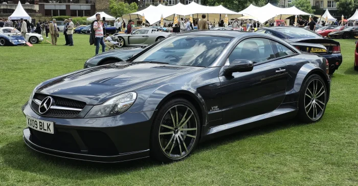 SL 65 AMG Black Series: 670 KM, o 250 kg lżejszy od seryjnego SL 65 i bez składanego dachu. Powstało 350 sztuk.