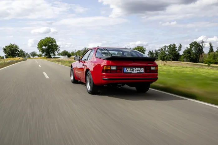 Duża tylna szyba bazowego Porsche 944. Fot. Porsche AG